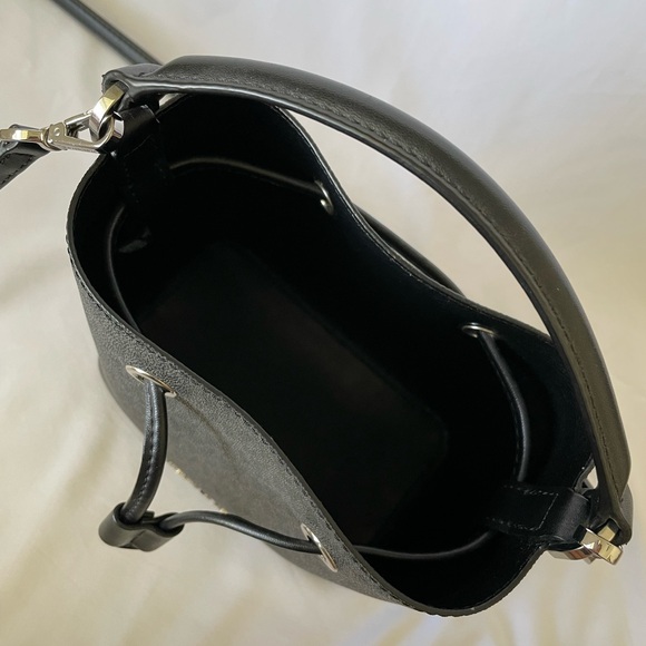 Michael Kors Bucket Purse - Picture 2 of 6